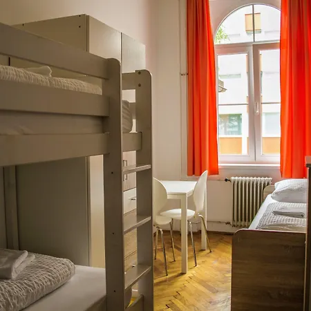 C - Punkt Hostel-2